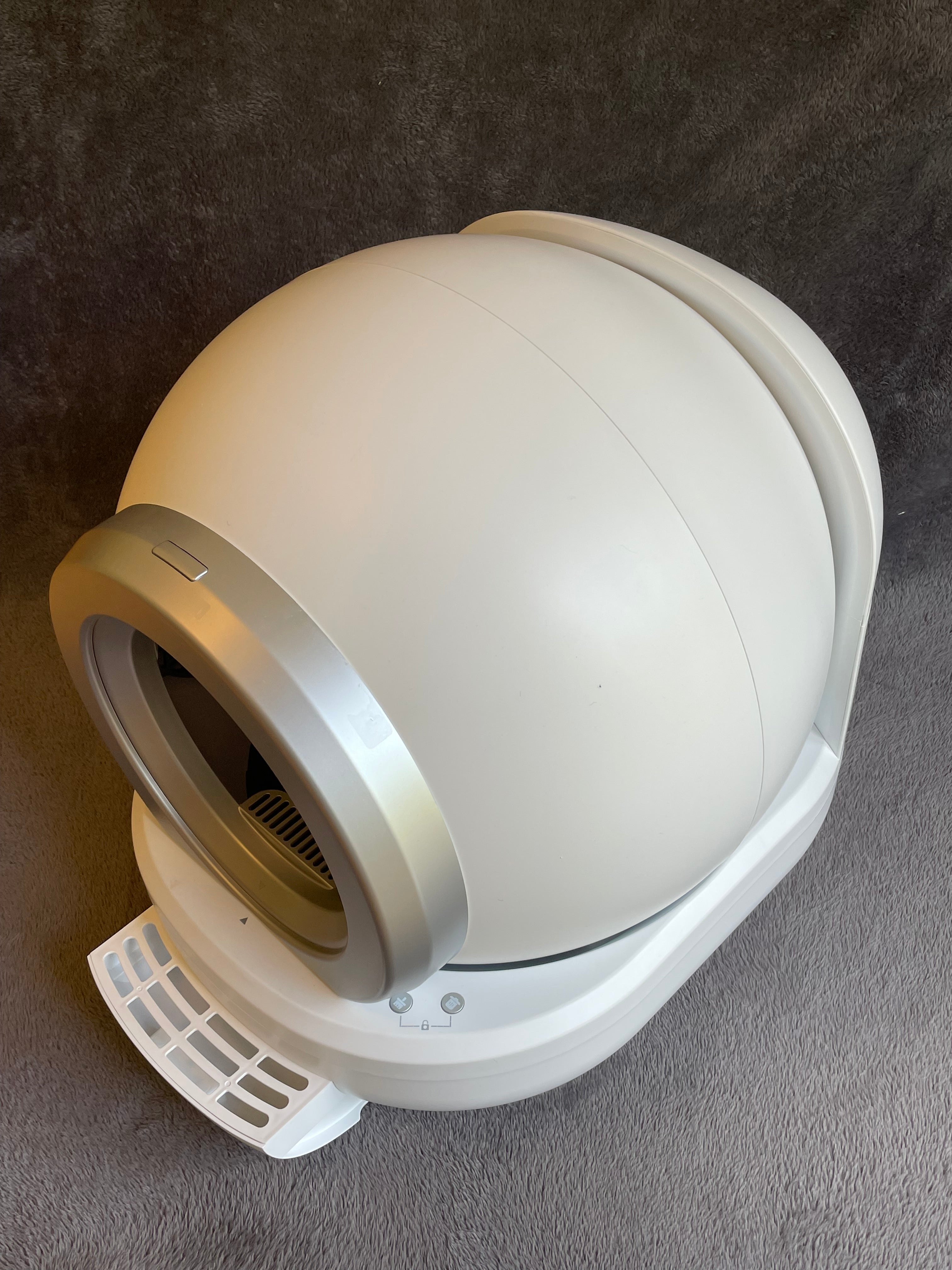 Elektrische Katzentoilette - Detailansicht mit geschlossenem Abfallbehälter