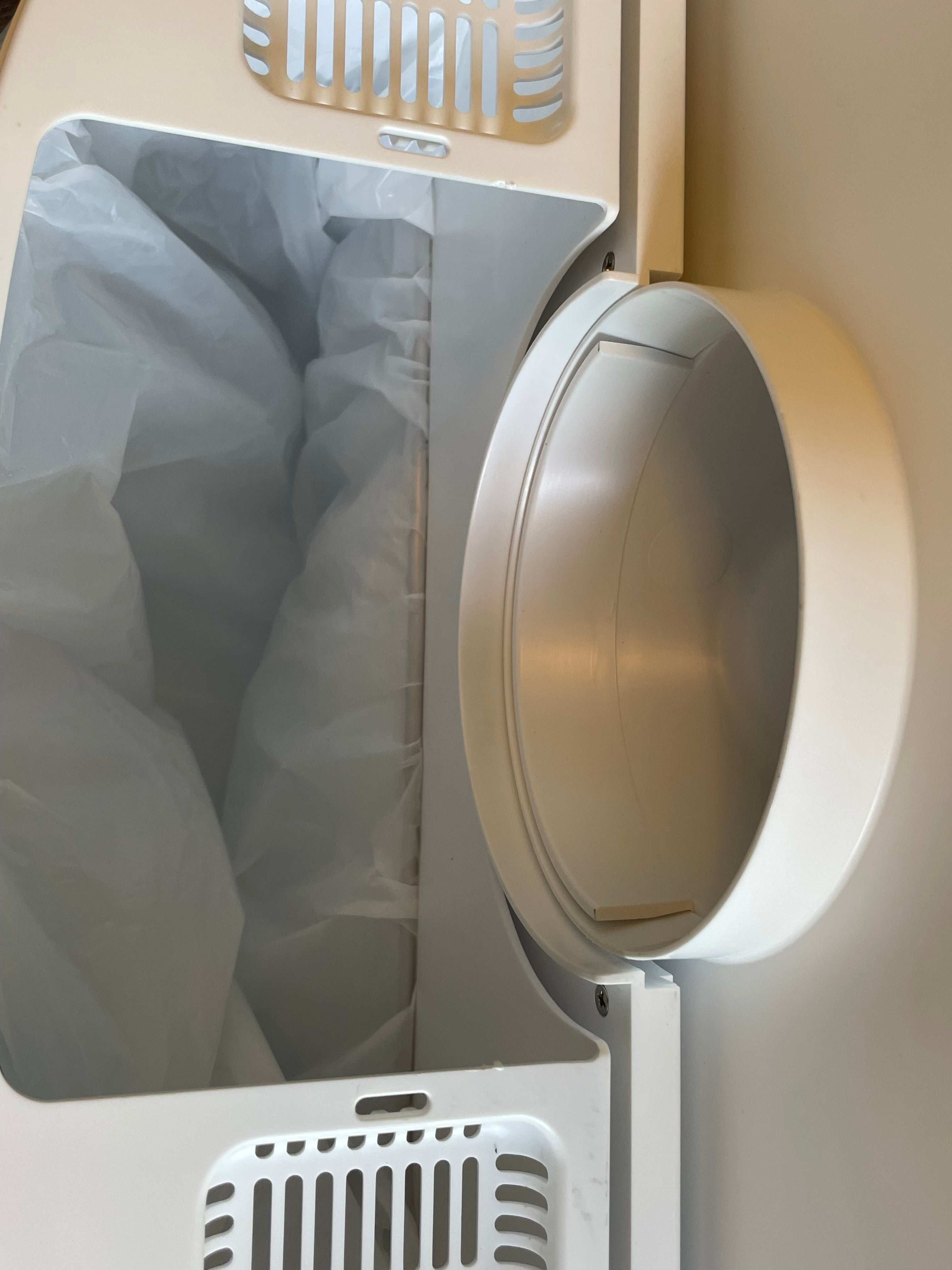 Selbstreinigende Katzentoilette - Innenansicht Reinigungsmechanismus